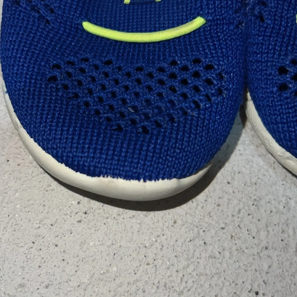 Oshkosh water shoes